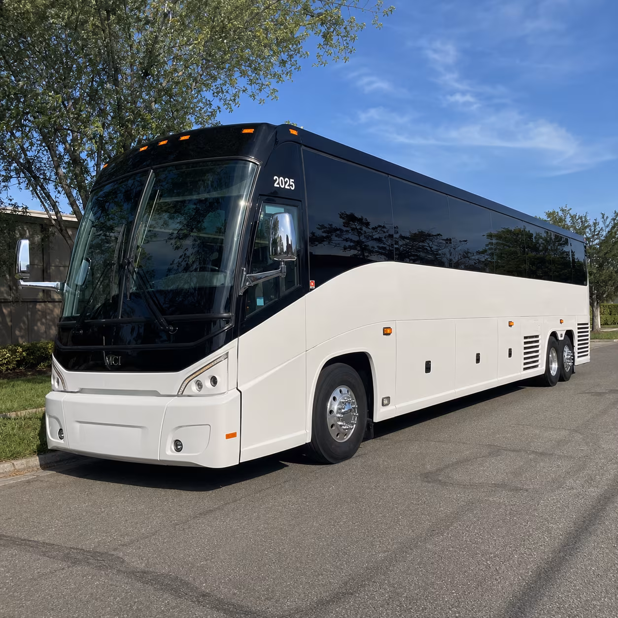 cambridgecharterbuscompany com makes it easy to find long distance buses for harvard and mit group travel